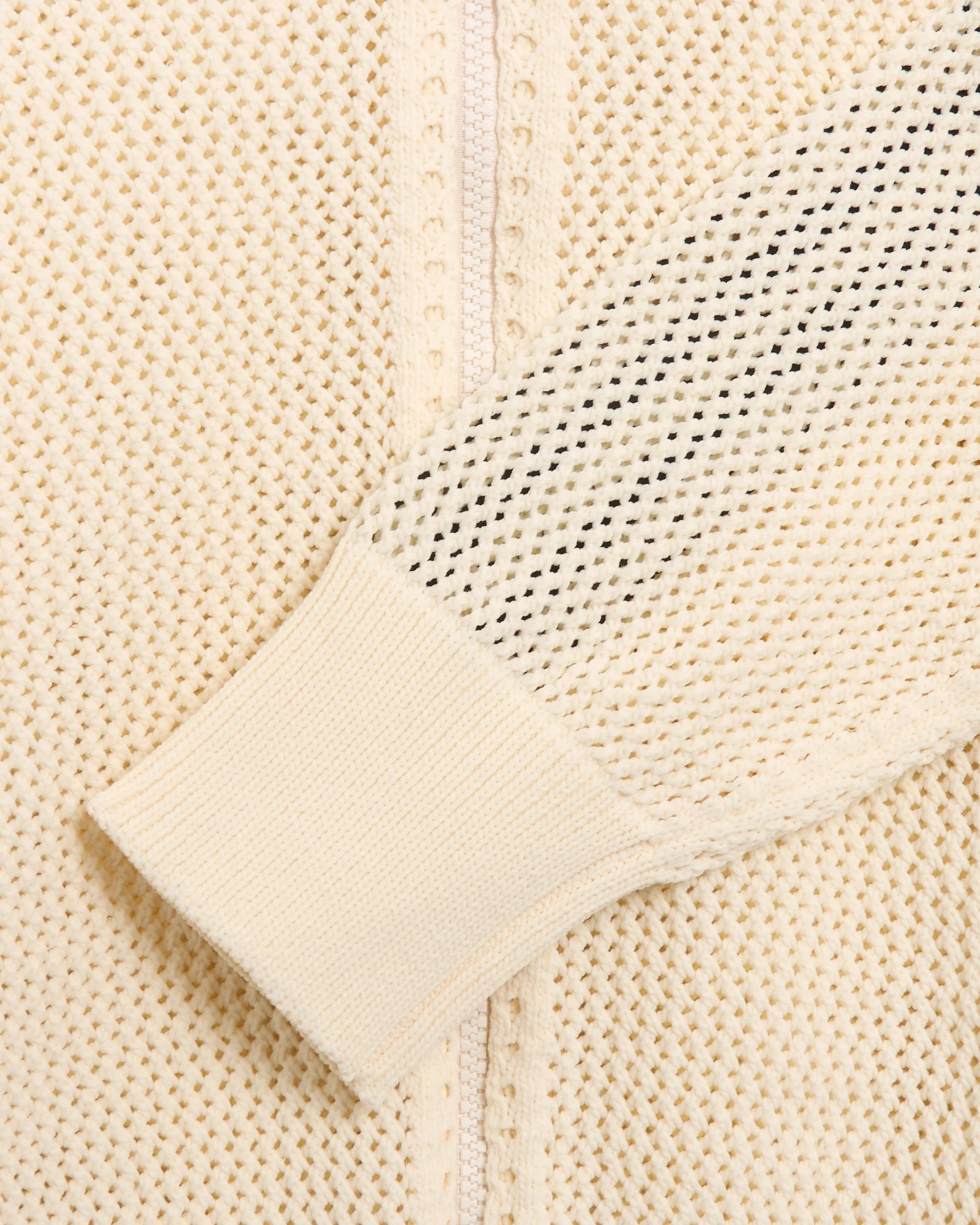 Adidas Originals Trainingsjacke für Damen mit Häkelmuster und Reißverschluss.